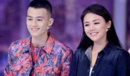 两个人讲吃瓜娱乐圈,两位吃瓜群众的甜蜜碰撞