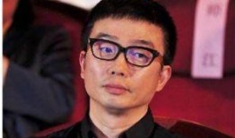 张靓颖吃瓜看娱乐圈